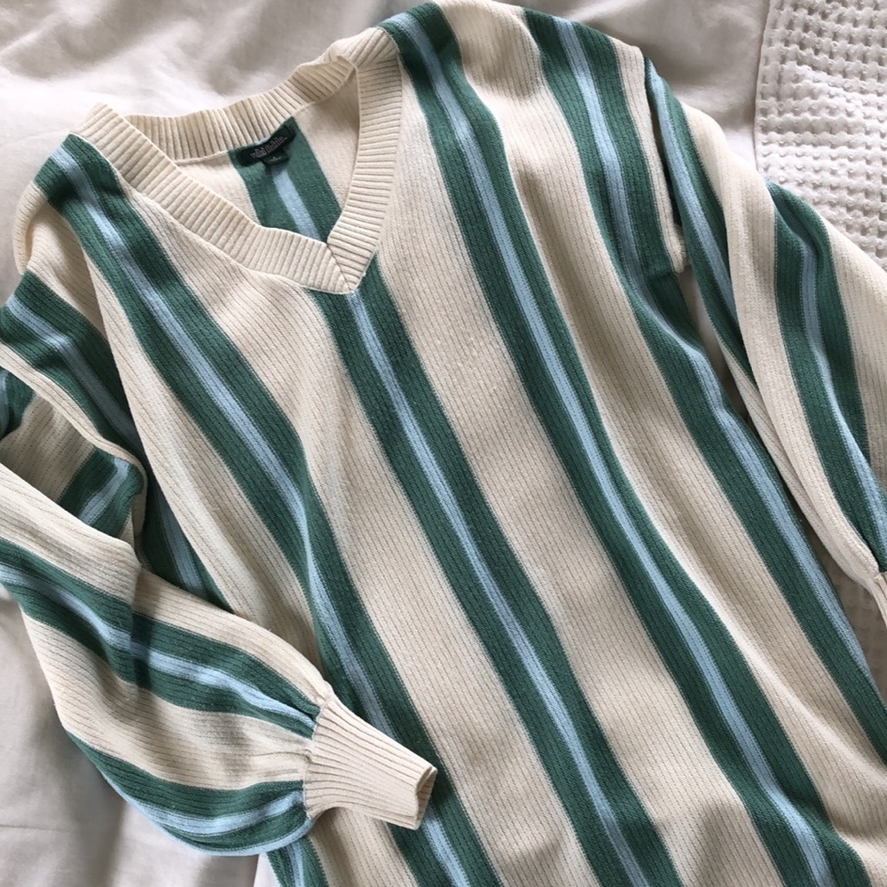 wild fable Size Small oversized V-neck Knit Top
